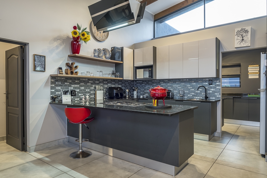 5 Bedroom Property for Sale in Island View Western Cape